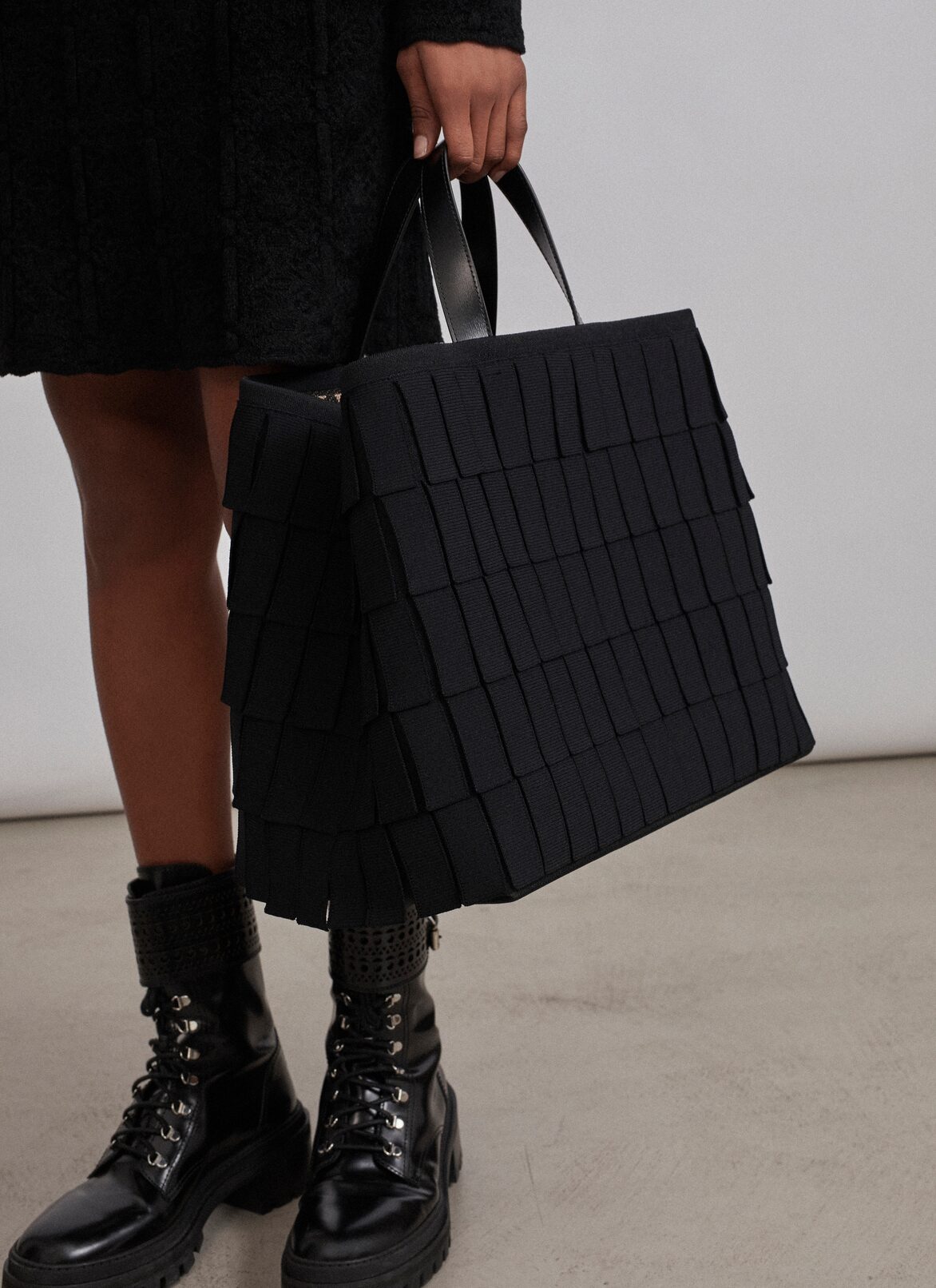 KNIT TOTE BAG ALAÏA BLACK KNIT TOTE BAG
